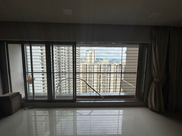Room in 2 BHK Apartment at Kalpataru Immensa, Kolshet Road – for Sale