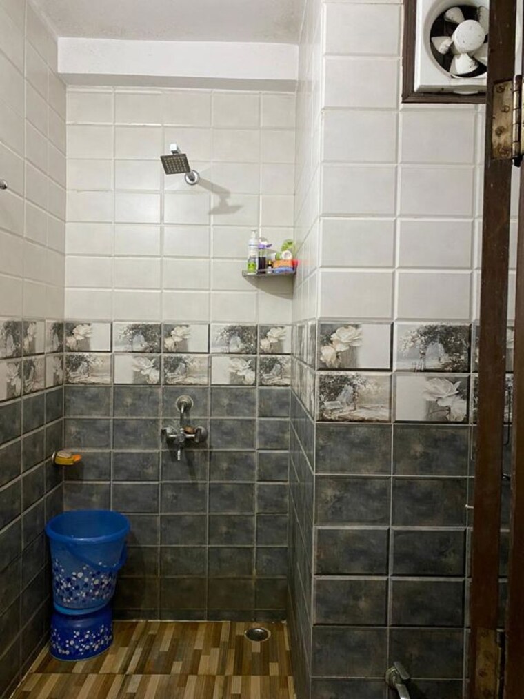 Bathroom, govindpuri 2 Bedroom 899 Sq.Ft. Builder Floor In Govindpuri Delhi 9965030