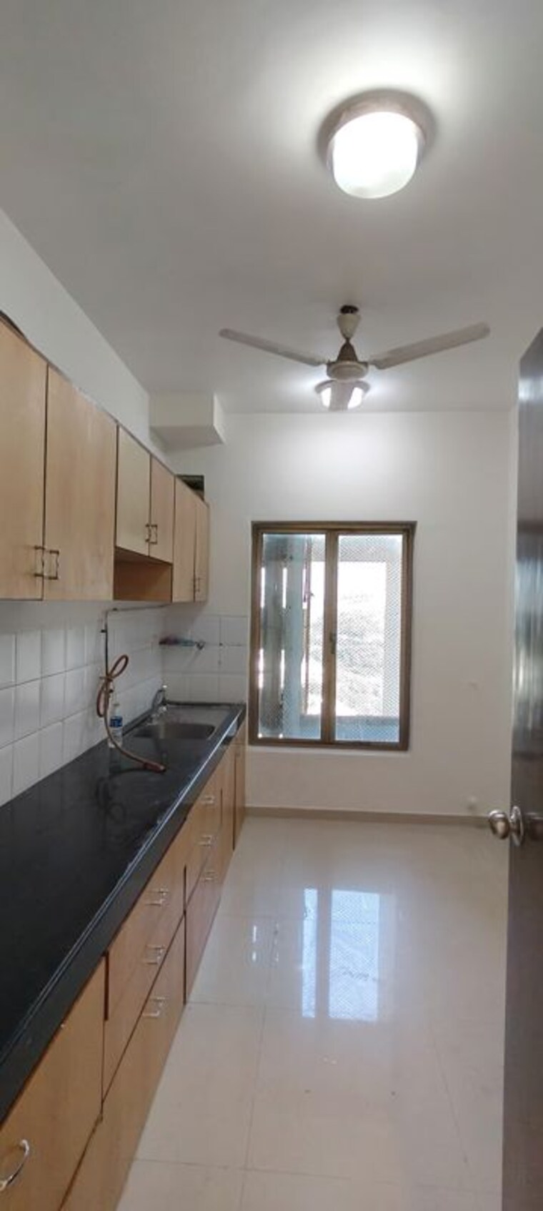 Kitchen, oberoi-realty-woods 2.5 Bedroom 1330 Sq.Ft. Apartment In Goregaon East Mumbai 9964909