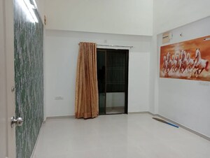 Room in 3 BHK Penthouse at Nirvana Residency, Kareli Bagh – for Rent