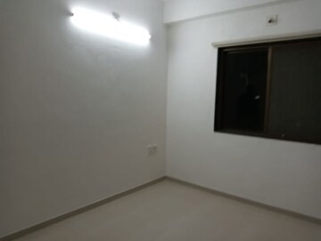 Room in 3 BHK Penthouse at Nirvana Residency, Kareli Bagh – for Rent