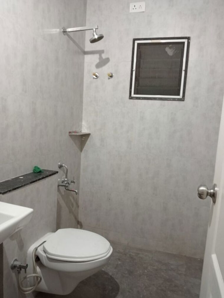 Bathroom, nirvana-residency 3 Bedroom 1300 Sq.Ft. Penthouse In Kareli Bagh Vadodara 9965148