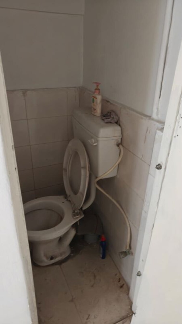 Bathroom, minto park Commercial Office Space 500 Sq.Ft. In Minto Park Kolkata 9965151