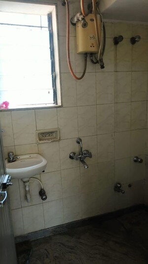 Bathroom in 1 BHK Apartment at Vakola – for Rent