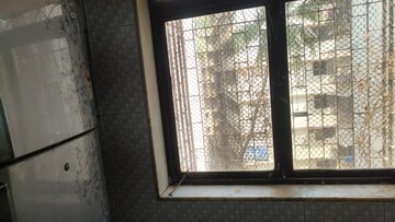 Room in 1 BHK Apartment at Vakola – for Rent