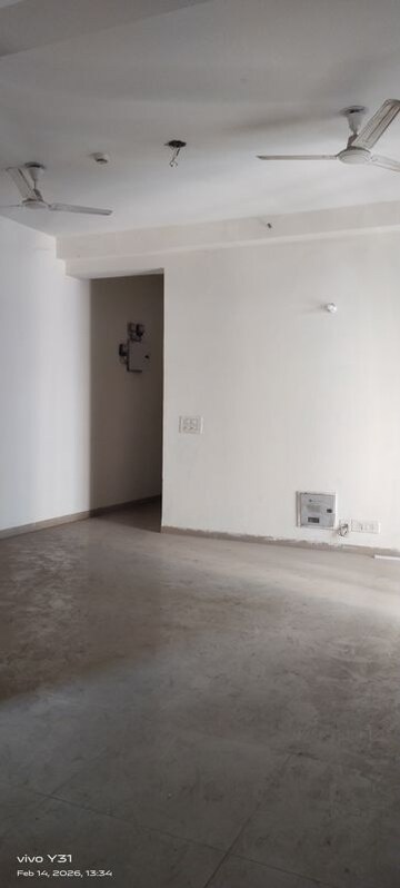 Room in 3 BHK Apartment at Mahagun Mywoods, Sector 16c Greater Noida – for Sale