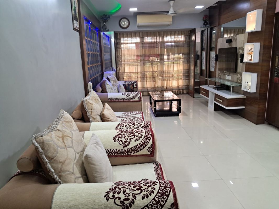 2.5 BHK Apartment For Sale in Malad West