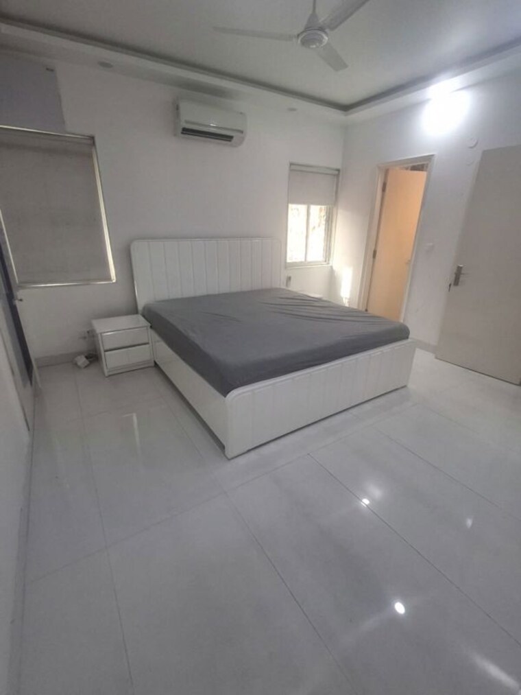 Bathroom, hauz khas enclave 2 Bedroom 1100 Sq.Ft. Builder Floor In Hauz Khas Enclave Delhi 9965265
