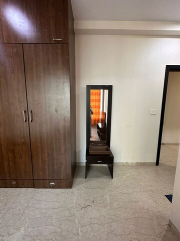 Room in 3 BHK Apartment at Oberoi Realty Esquire, Goregaon East – for Rent