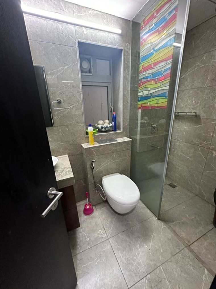 Bathroom, oberoi-realty-esquire 3 Bedroom 1820 Sq.Ft. Apartment In Goregaon East Mumbai 9965168