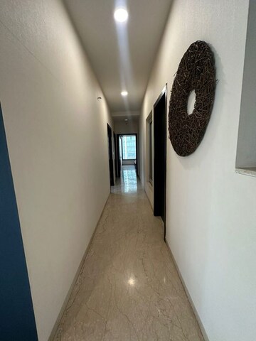 Room in 3 BHK Apartment at Oberoi Realty Esquire, Goregaon East – for Rent