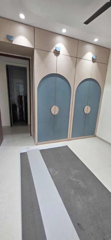 Furnished Amenities in 2 BHK Apartment at Kalpataru Immensa, Kolshet Road – for Rent