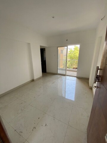 Room in 2 BHK Apartment at Dagade White Woods, Bavdhan – for Rent