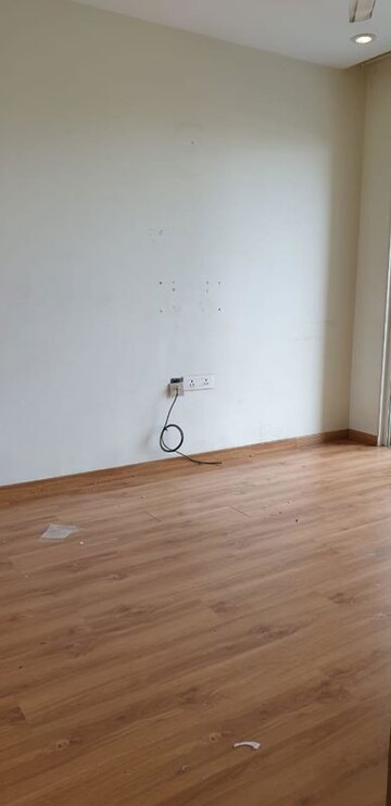 Room in 3 BHK Apartment at Lodha Fiorenza, Goregaon East – for Rent