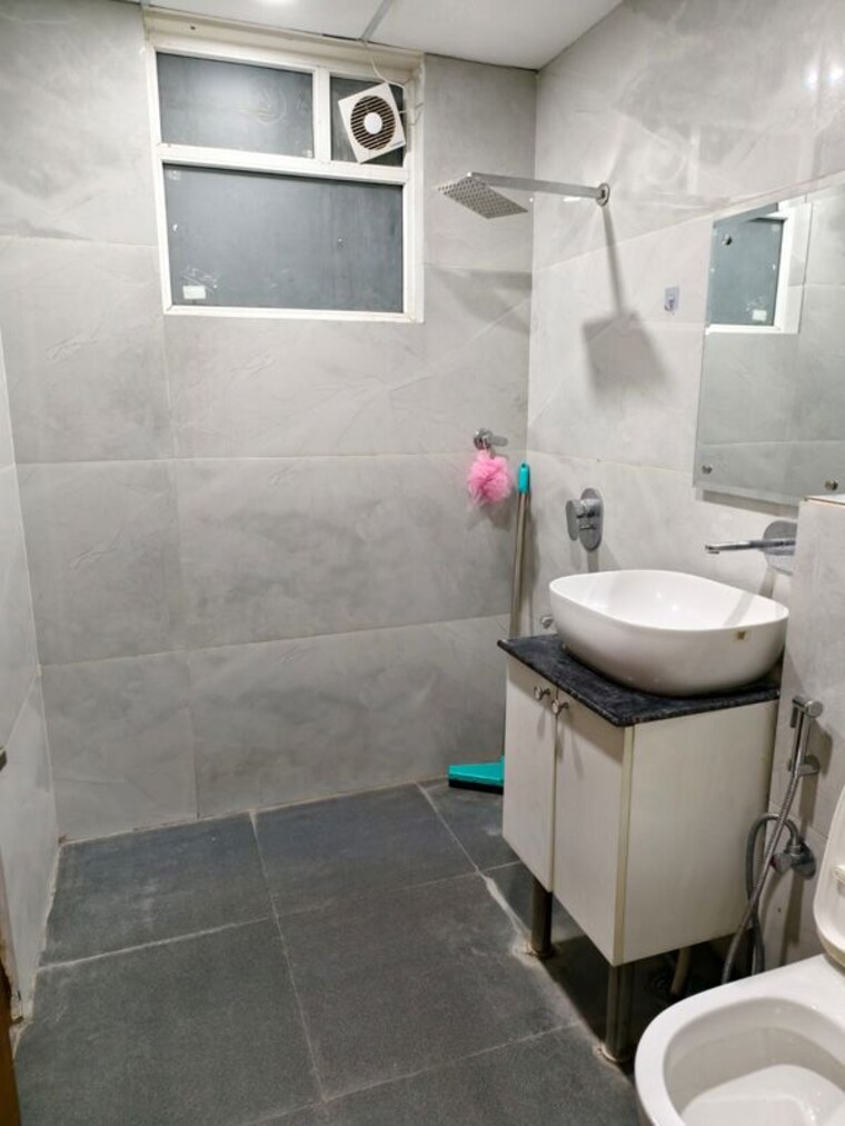 Bathroom, ghb-splande 3 Bedroom 1735 Sq.Ft. Apartment In Patiala Road Zirakpur 9965610