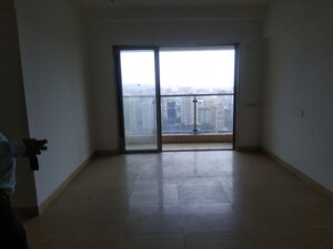 Room in 2.5 BHK Apartment at HDIL Metropolis Residences, Andheri West – for Rent