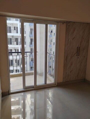 Room in 3 BHK Apartment at Panchsheel Greens II, Sector 16 Greater Noida – for Rent