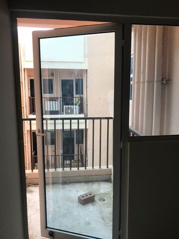 Room in 2 BHK Apartment at Migsun Twinz, Eta Ii Greater Noida – for Rent