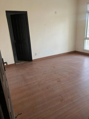 Room in 2 BHK Apartment at Migsun Twinz, Eta Ii Greater Noida – for Rent