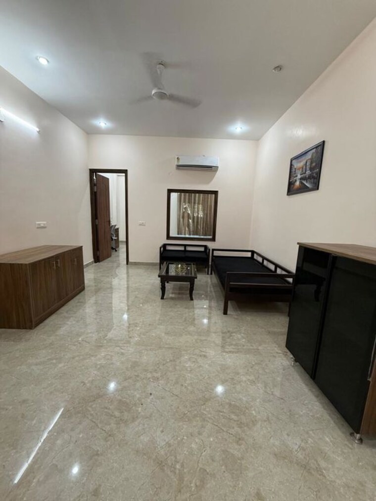 Room, sector 45 1 Bedroom 759 Sq.Ft. Builder Floor In Sector 45 Gurgaon 9965786