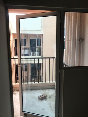 Room in 2 BHK Apartment at Migsun Twinz, Eta Ii Greater Noida – for Rent