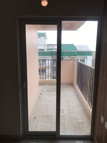 Room in 2 BHK Apartment at Migsun Twinz, Eta Ii Greater Noida – for Rent