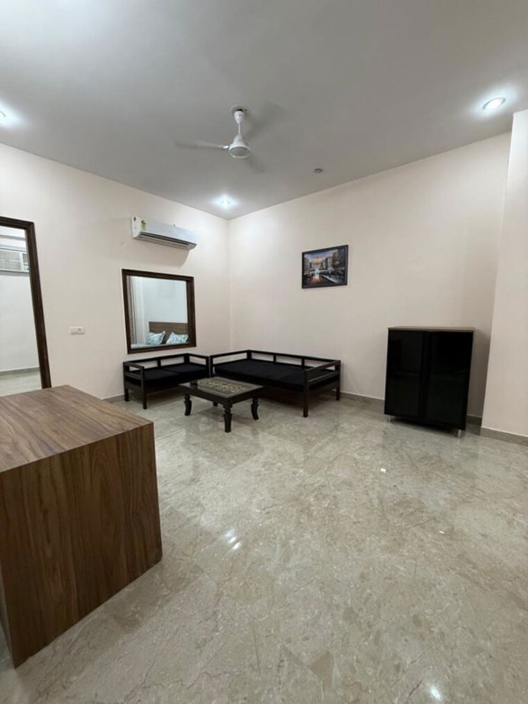 Master Bedroom, sector 52 1 Bedroom 761 Sq.Ft. Builder Floor In Sector 52 Gurgaon 9965888