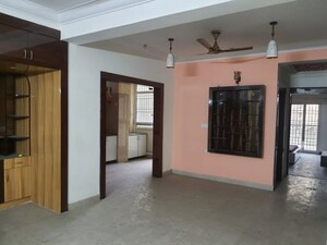 Room in 4 BHK Apartment at Trident Embassy, Sector 1 Greater Noida – for Rent
