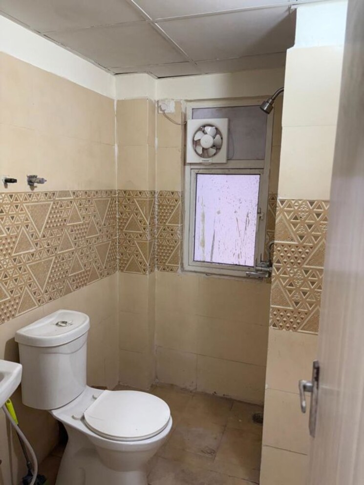 Bathroom, amrapali-golf-homes 3 Bedroom 1115 Sq.Ft. Apartment In Sector 4 Greater Noida Greater Noida 9965803