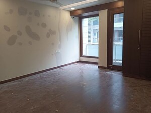 Room in 3 BHK Builder Floor at Panchsheel Enclave – for Rent