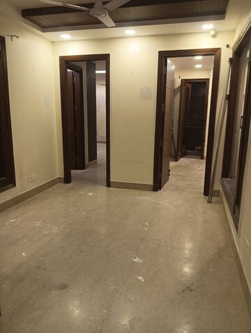 Room in 3 BHK Builder Floor at Panchsheel Enclave – for Rent