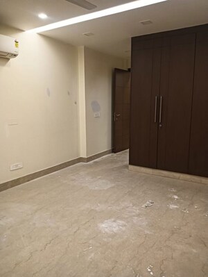 Room in 3 BHK Builder Floor at Panchsheel Enclave – for Rent