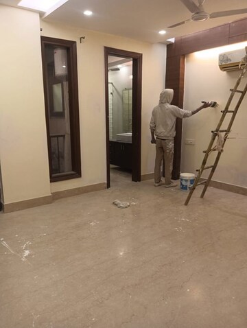 Room in 3 BHK Builder Floor at Panchsheel Enclave – for Rent