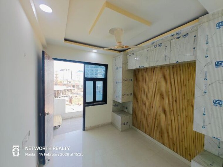 Room, sector 73 1 Bedroom 600 Sq.Ft. Builder Floor In Sector 73 Noida 9966070