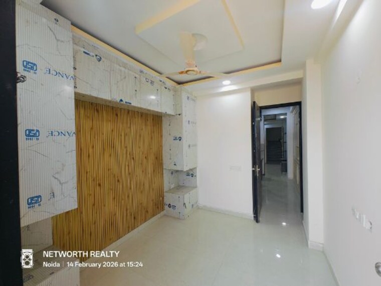 Room, sector 73 1 Bedroom 600 Sq.Ft. Builder Floor In Sector 73 Noida 9966070