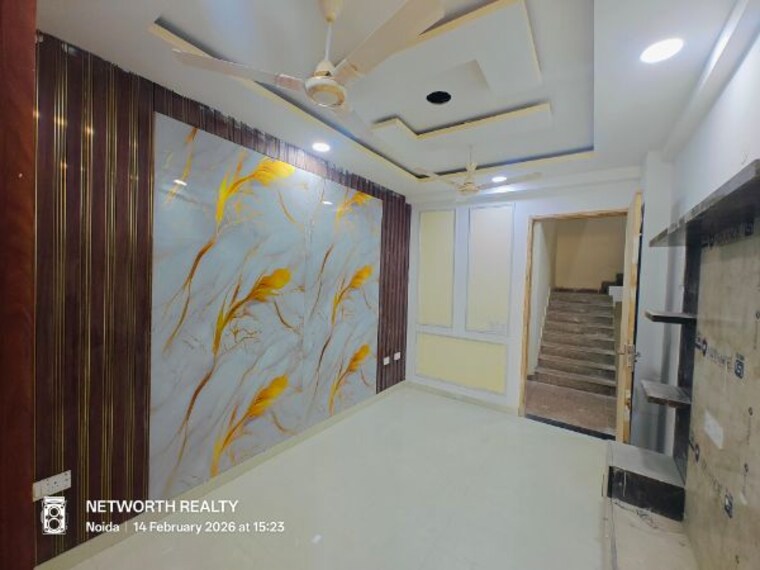 Room, sector 73 1 Bedroom 600 Sq.Ft. Builder Floor In Sector 73 Noida 9966070