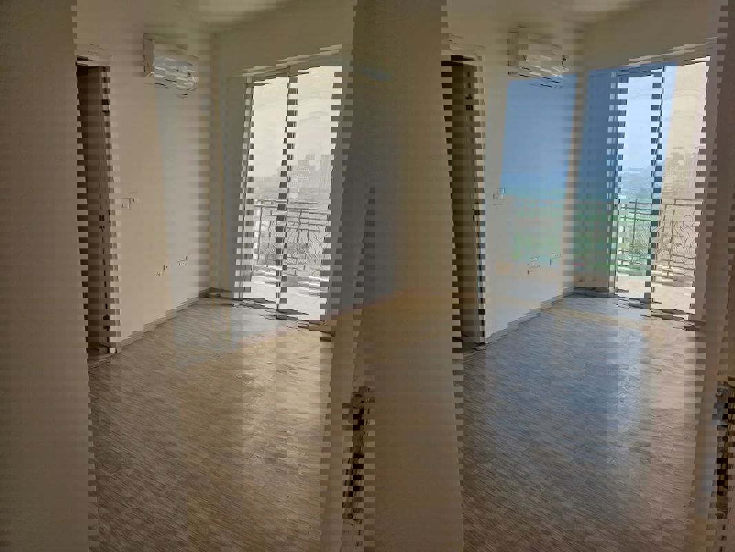 3 BHK + Servant Room 1730 Sq.Ft. Apartment in DLF Regal Gardens