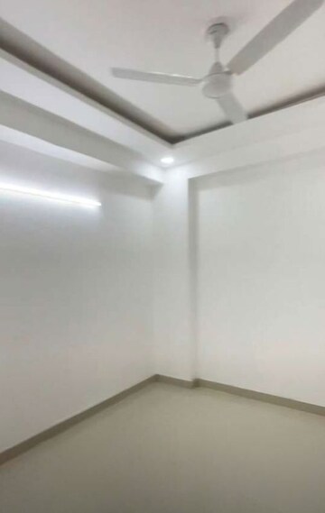 Room in 3 BHK Independent House at Citihomes, Omicron Iii Greater Noida – for Rent