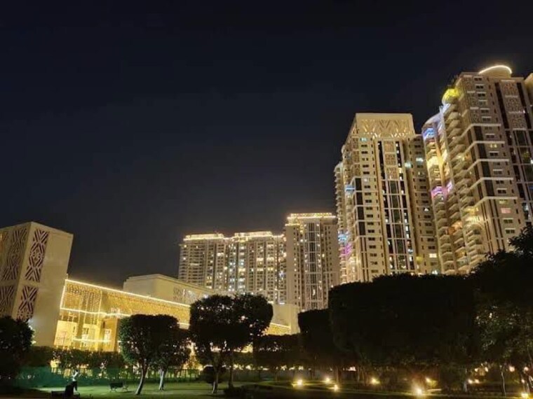 Exterior View, dlf-park-place 3 Bedroom 1975 Sq.Ft. Apartment In Sector 54 Gurgaon 9966144