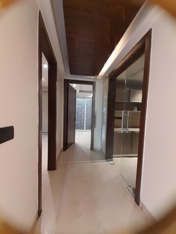 Room in 3 BHK Builder Floor at Safdarjung Enclave – for Rent