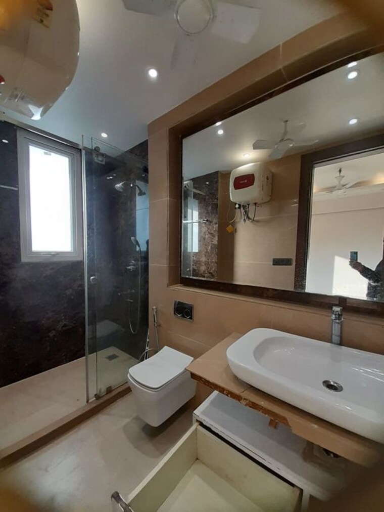 Kitchen, safdarjung enclave 3 Bedroom 200 Sq.Yd. Builder Floor In Safdarjung Enclave Delhi 9966190