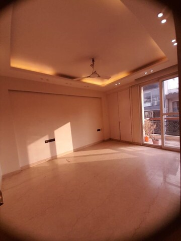 Room in 3 BHK Builder Floor at Safdarjung Enclave – for Rent