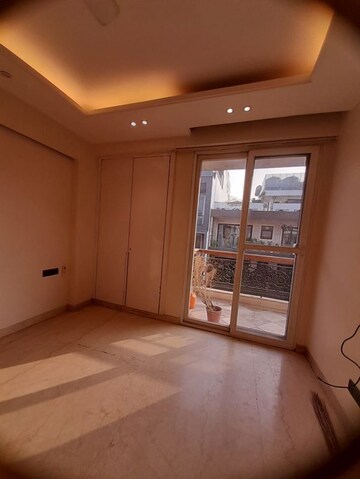 Room in 3 BHK Builder Floor at Safdarjung Enclave – for Rent