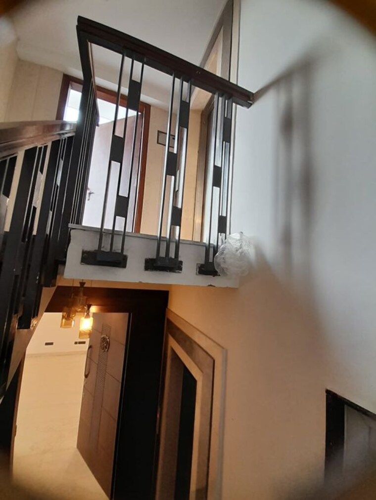 Kitchen, safdarjung enclave 3 Bedroom 200 Sq.Yd. Builder Floor In Safdarjung Enclave Delhi 9966190