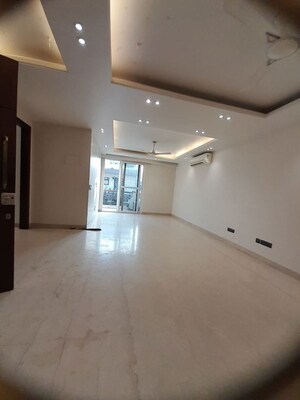 Room in 3 BHK Builder Floor at Safdarjung Enclave – for Rent