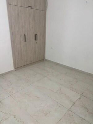 Room in 2.5 BHK Builder Floor at Smart World Gems, Sector 89 – for Sale