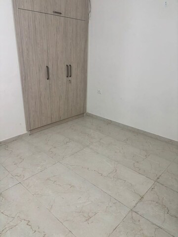 Room in 2.5 BHK Builder Floor at Smart World Gems, Sector 89 – for Sale