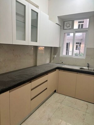 Kitchen in 2.5 BHK Builder Floor at Smart World Gems, Sector 89 – for Sale