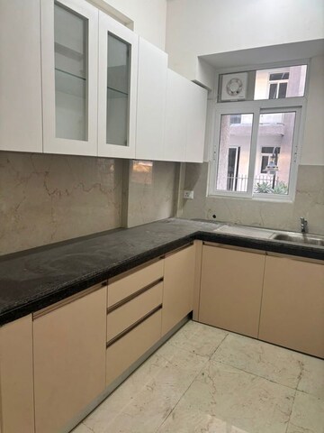 Kitchen in 2.5 BHK Builder Floor at Smart World Gems, Sector 89 – for Sale