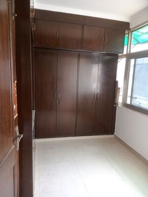 Furnished Amenities in 2 BHK Builder Floor at Laxmi Nagar – for Rent